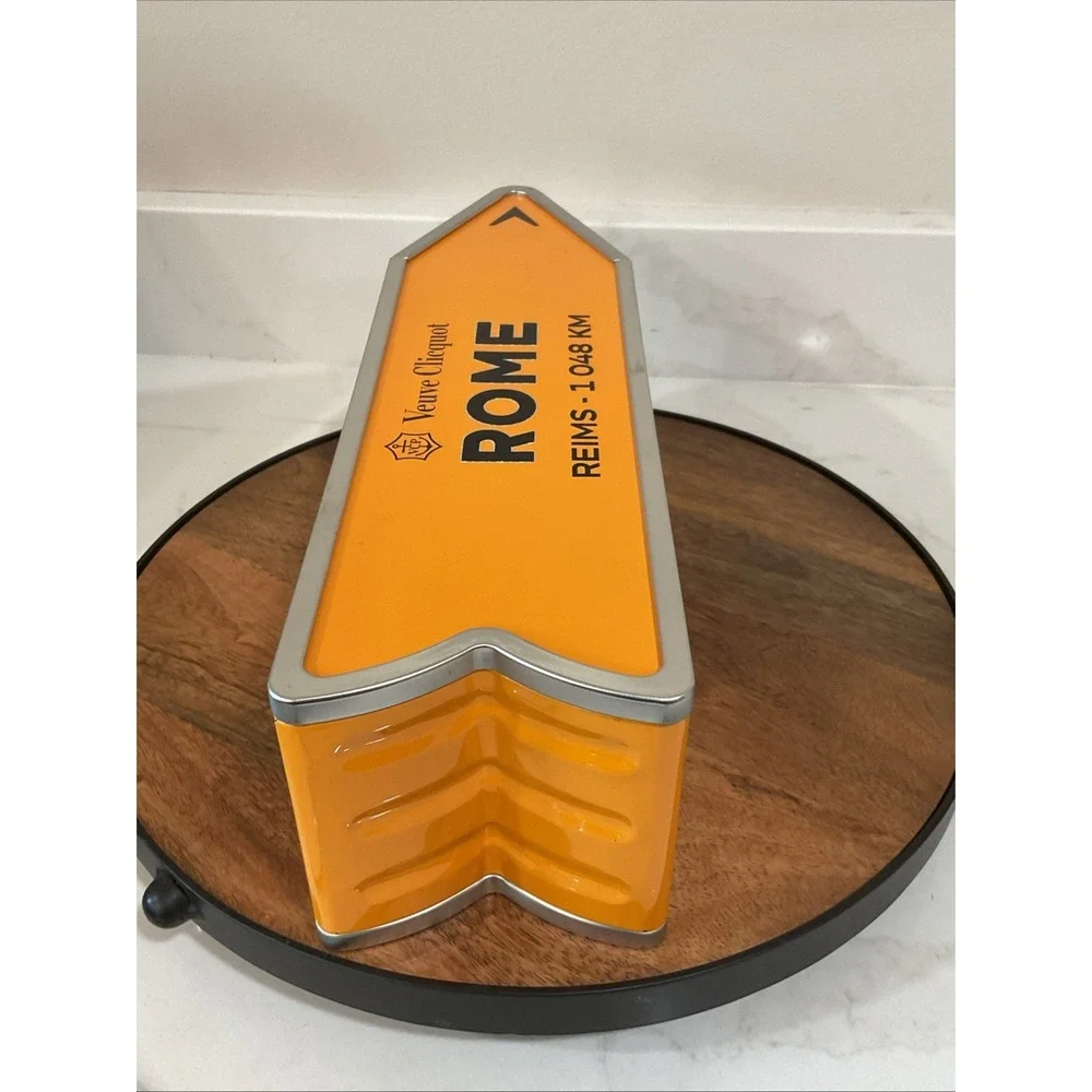 Limited Edition VEUVE CLICQUOT Destination ROME Arrow Presentation Box Tin Empty